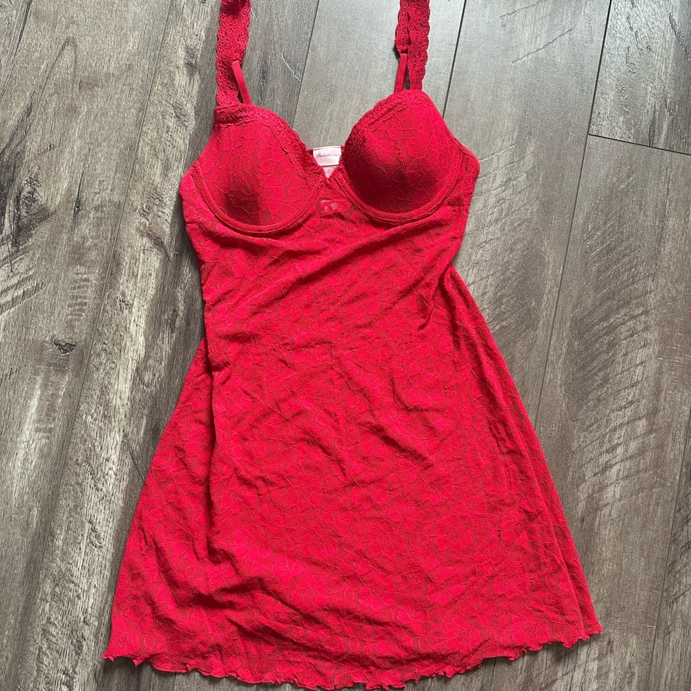 Vintage Elegant Red Lace Chemise